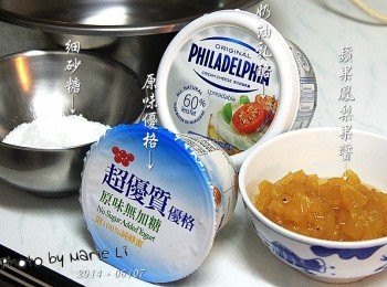 step5: 接下來要開始來製作《乳酪慕斯餡》了

將所需的材料先秤好重量準備好
這樣在後續的操作上才不致於手忙腳亂而方寸大亂