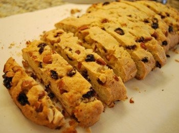 step9: 放涼後才可切片，縱切成約1.5~2公分寬的長條(視喜好，對角線斜切也可) ※告訴巧煮婦一個小祕密，最邊邊這兩塊是寶，一定要自己留下來當零嘴~