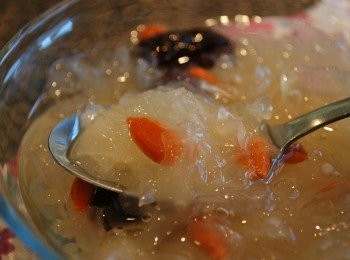 step5: 起鍋前加入冰糖拌勻，或依個人口味再調整溼度/甜度，溫熱或冰涼食用皆可