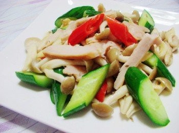 step6: 煙燻雞片如果不容易買到ˊ用培根風味也不錯ˊ 或利用<a href="https://bit.ly/3EZL8dD" target="_blank" data-keyword="雞胸" class="guide-link"><strong>雞胸</strong></a> <span style="display:inline-block;vertical-align:middle;margin-top:-3px;color:initial;border-radius:3px;padding:2px 3px;font-size:12px;line-height:14px;background:#87d300;color:#fff;">即買</span> 肉稍為處理再互相搭配口感也很好ˊ 即使單獨清炒也有好滋味...試試看吧~~