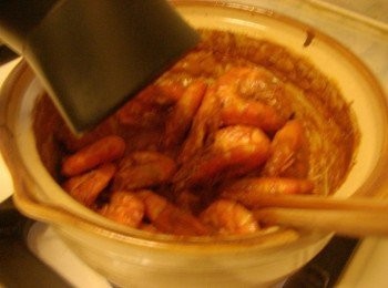 step7: 完成前拿吹風機，邊攪拌邊風乾蝦殼