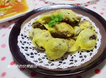 step6: 盤內擺上吸油餐紙ˊ放上炸鮮菇ˊ再灑上喜歡<span class="group_2">調味</span>粉即可