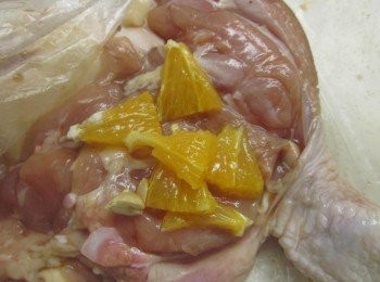 step2: 雞腿排和<span class="group_2">醃料</span>一起醃一晚