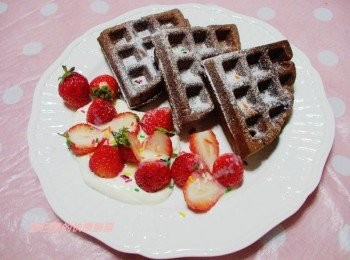 step7: 不管當早餐ˊ下午茶點心都超適合 除了巧克力ˊ咖啡ˊ抹茶....等 喜歡都能變化運用。 家裡如果沒有鬆餅機ˊ用平底不沾鍋還是能做哦~ 只是沒有那漂亮造型而已ˊ口感還是很棒的 喜歡的動手做做看吧~~