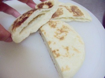 step4: 完成待涼ˊ將餅一分為二即成口袋餅