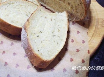 step5: 另一方面ˊ這種法式麵包在第二次發酵時ˊ 有時會保留些ˊ沒有讓麵團體積變很大ˊ 這樣烤好的成品也會比較漂亮喔。 喜歡的嘗試做做看。