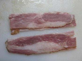 step4: 1片培根切成4份