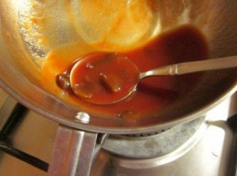 step4: 煮醬汁:台東有機Q梅梅肉.梅汁.蕃茄醬.醋.1小匙糖一起煑到濃稠備用