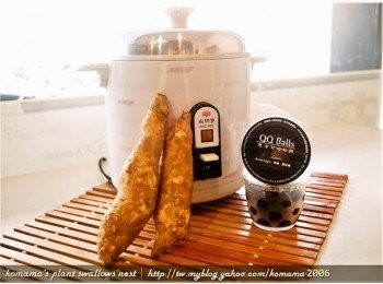 step1: 事先準備黑木耳QQ圓(黑糖口味)、地瓜與電鍋。