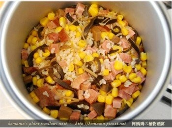 step7: 待飯煮好後，稍微將所有<span class="group_1">食材</span>相互拌一下後，即可盛飯享用！