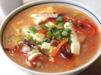 step7: 夏天適合酸辣開胃的湯品,加入麵條煮成酸辣湯麵也很不錯喔!