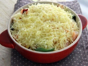 step3: 盛入容器中，撒上起司絲放入烤箱烤10分鐘即可。