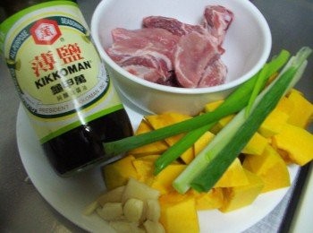 step1: 先準備好所需<span class="group_1">材料</span>ˊ並處理成適當大小備用