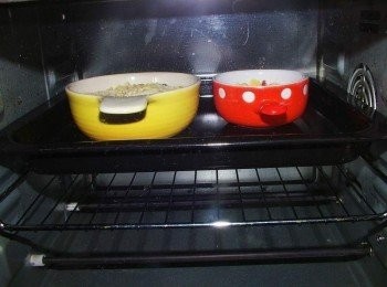 step7: 送入事先預熱好烤箱ˊ200度烤約25分鐘至表層奶酥金黃