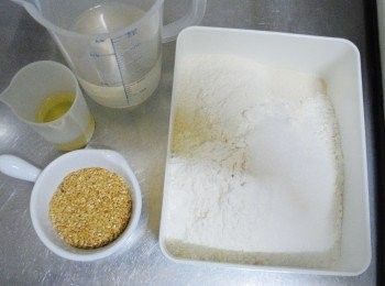 step1: 1.先準備好所需<span class="group_1">材料</span>如照片圖