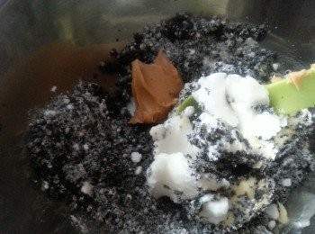 step6: 再加入固體菜油拌勻,再加入花生醬拌勻