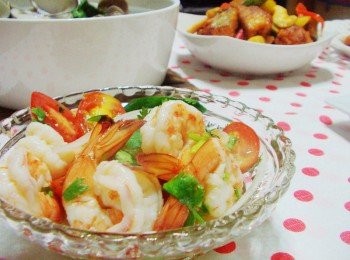 step8: 泰式甜辣醬本身味道就非常棒ˊ 加上蘋果醋的清香及檸檬汁的提味ˊ 味道超正的ˊ蝦子因為十分 新鮮ˊ 口感Q彈鮮甜ˊ簡單料理就非常好吃ˊ 喜歡的趕緊試試看吧~~