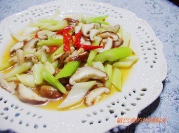 step6: 不需任何技巧ˊ少許變化就能有不同口感ˊ 微微的甜辣ˊ是連小朋友也能接受的ˊ 天冷ˊ少許辣也可幫助血液循環ˊ 更能幫助油脂燃燒...試試吧~