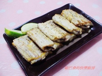 step6: 外皮焦香ˊ魚肉細嫩ˊ還有著淡淡香味ˊ 除了用煎的ˊ用烤的效果也不錯呦。 喜歡的趕緊試試看~