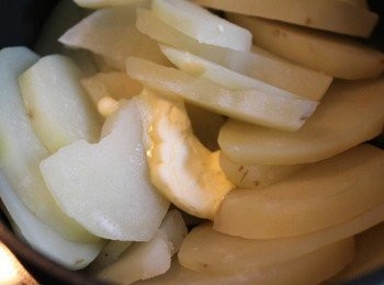 step2: 將水倒掉後, 加入奶油