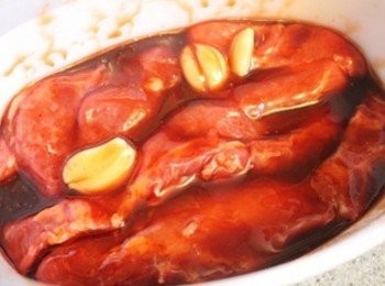 step2: 與肉一起醃製冷藏1天入味 **豬肉可選擇自己喜愛的部位. 如: 梅花肉, 里肌肉, 後腿肉