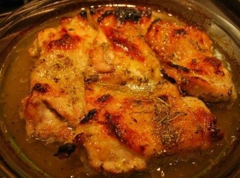 step4: 於425度F烤箱裡烤30分鐘左右至雞肉全熟(如果表皮太快焦黑，可覆蓋一張鋁箔紙)