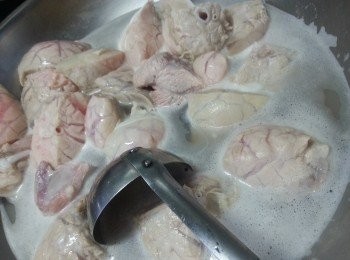 step3: 煮到豬肺縮細,倒去水份洗淨備用