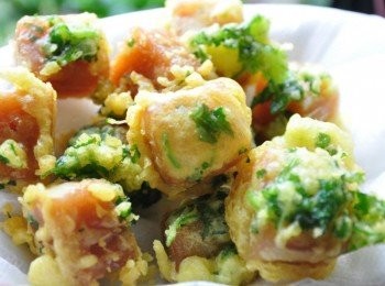 step8: 將炸好的年糕起鍋稍微瀝些油