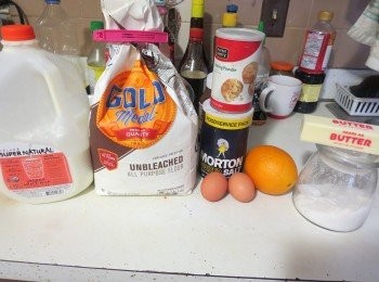 step1: 麵粉，玉米澱粉，發酵粉，鹽和糖  一起拌匀待用。