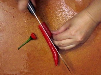 step3: 紅椒洗淨去蒂切粒