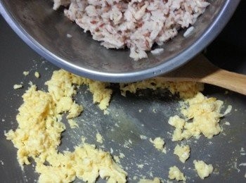 step5: 加入紅米飯炒散