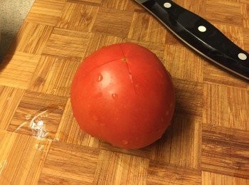 step1: 蕃茄去蒂洗淨, 上下介十字