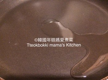 step2: 鑊燒熱下油，