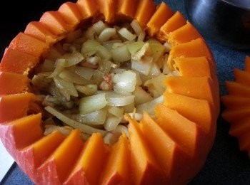 step9: 將所有材料倒入南瓜盅內