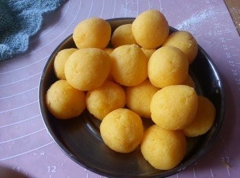 step14: 將餡搓成15g一粒