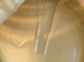 step4: 加入步驟2的牛油果，然後加入花蜜攪拌均勻，