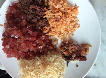 step1: 蝦米, 瑤柱洗淨, 浸軟, 切幼; 臘腸, 臘肉, 切細粒
食