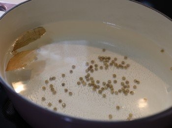 step1: (1) 咸豬手一隻洗乾淨