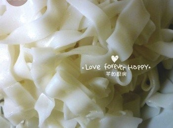 step3: 河粉撕開成一條條, 備用