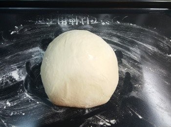 step2: 麵糰放入水波爐以40度發酵至2倍大。(約40分鐘，視乎天氣而定)