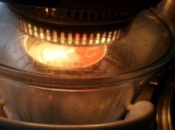 step2: 用光波爐150c波8分鐘,剪開4粒待用