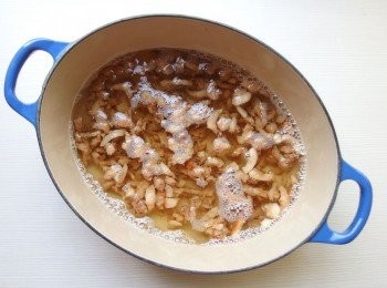 step3: 小火加熱，稍為攪拌,防止黏鍋。