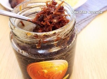 step3: 將芝士汁淋在麵上，以XO醬拌吃即可。