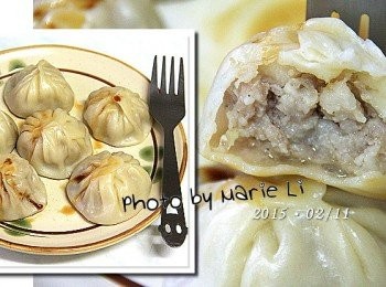 step7: 小湯包要趁熱吃
沾點醬油露更香更好吃

一口咬下
肉香混著鮮甜的湯汁
再加上Q彈的外皮
真得很好吃喔！