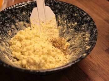 step3: 拌入美乃滋及椒鹽和香料