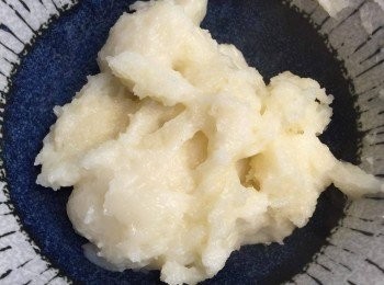 step5: 將糯米團放入另一碗中，加快放涼速度