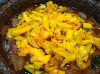 step5: 牛腩6分軟時加入南瓜果肉