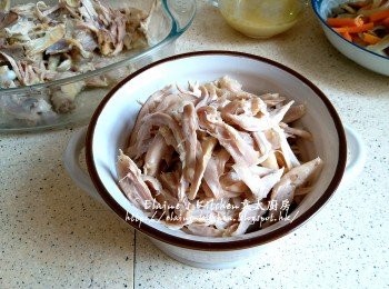 step16: 將雞用手撕成絲備用