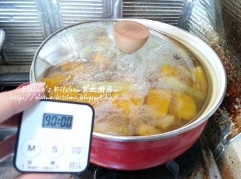 step7: 15分鐘後蓋上蓋轉慢火煲 1 1/2小時