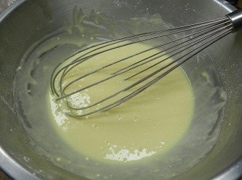 step1: 鬆餅粉加水拌勻